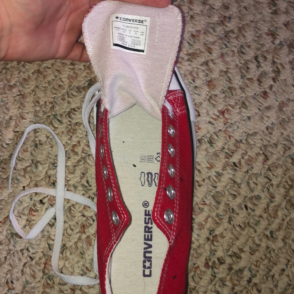 Red converse - Picture 5 of 6